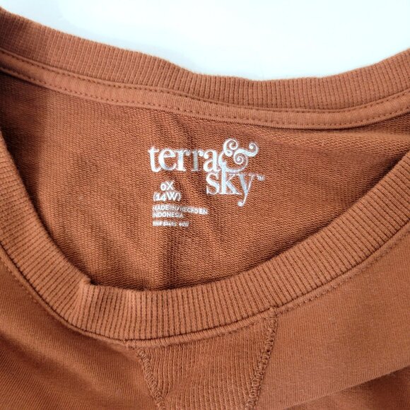 Terra & Sky Womens Plus Size Brown Long Sleeve Crew Neck Sweatshirt - Picture 2 of 4
